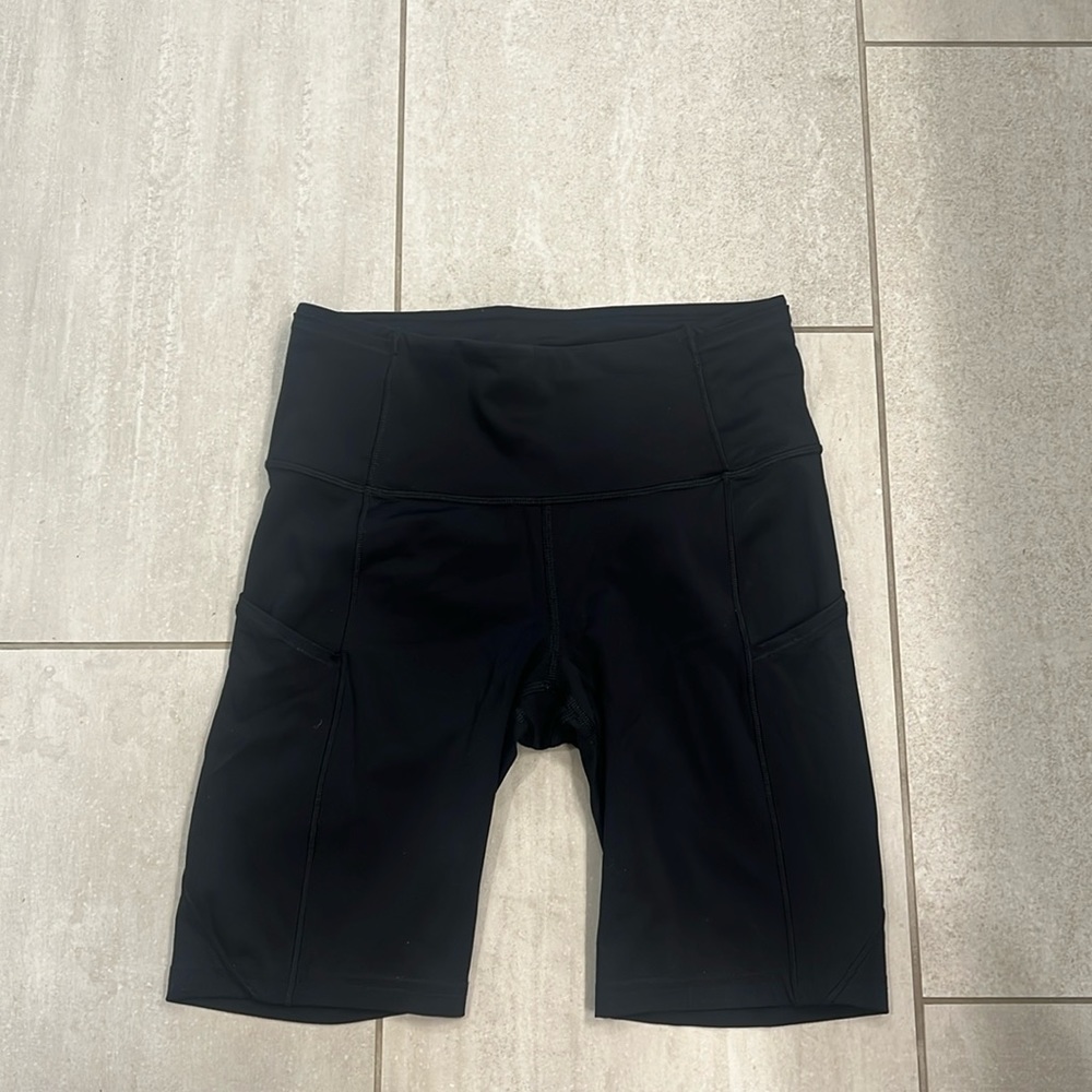 Lululemon biker shorts with pockets